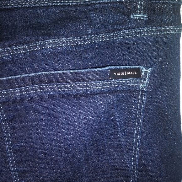 White House/Black Market Straight Crop Frayed Legs Jeans - Picture 2 of 8